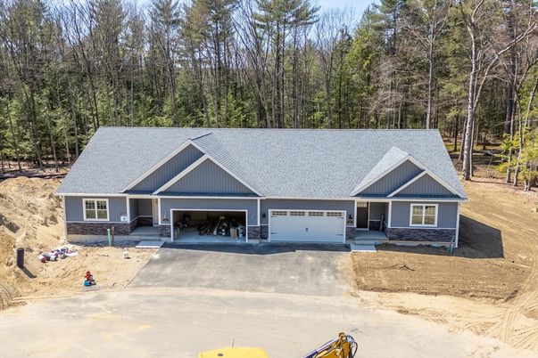 Attached, Exterior, Facade, Ranch