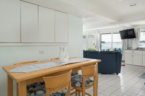 Dining room, Interior, Living room, Recessed Lighting, Water