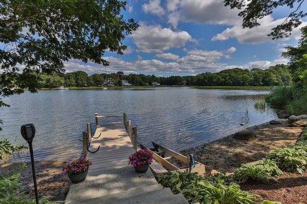 Exterior, Lake