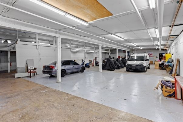 Garage, Interior