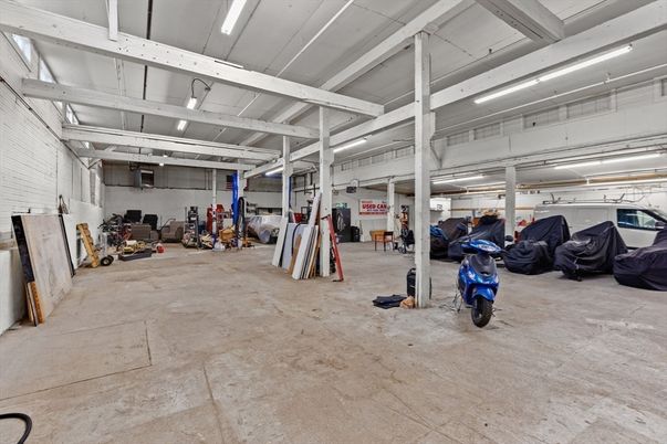 Garage, Interior