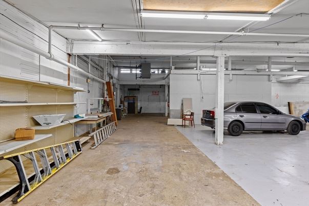 Garage, Interior