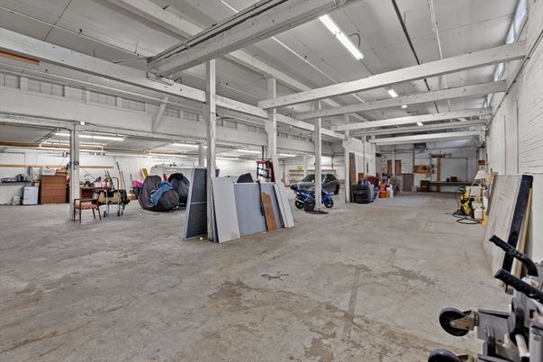 Garage, Interior