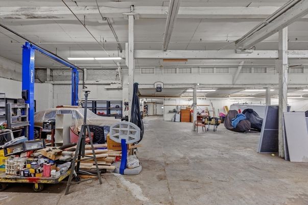 Garage, Interior