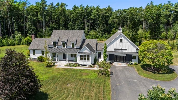 Exterior, Facade, Farmhouse