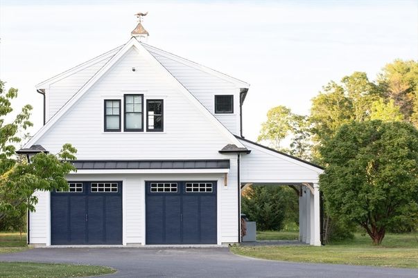 Attached, Exterior, Facade, Farmhouse