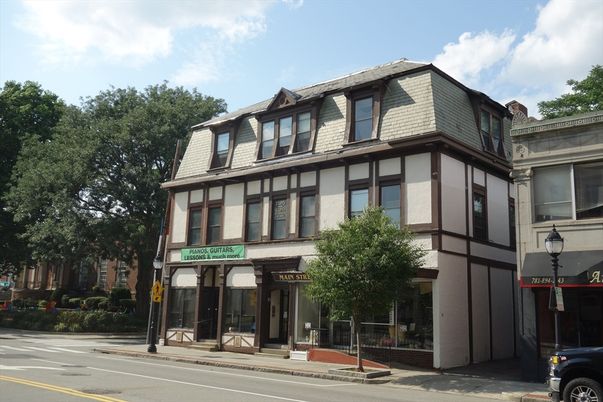 Exterior, Facade, Rowhouse