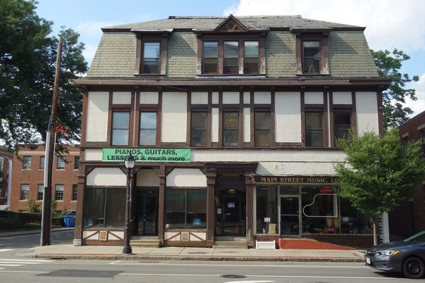 Exterior, Facade, Rowhouse