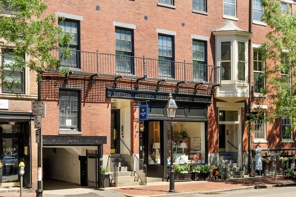 Exterior, Facade, Brick Facade, Rowhouse