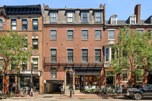 Exterior, Facade, Brick Facade, Rowhouse