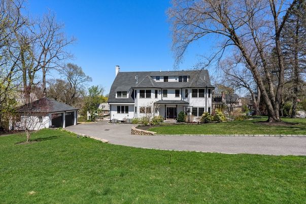 Backyard, Exterior, Facade, Cape Cod