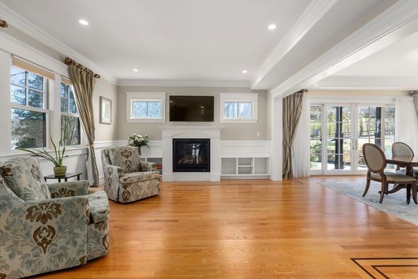 Dining room, Fireplace, Interior, Recessed Lighting, Wood Texture Flooring