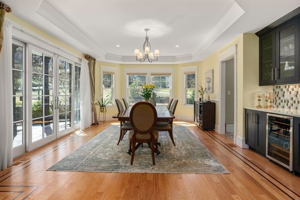 Chandelier, Dining room, Interior, Recessed Lighting, Wood Texture Flooring
