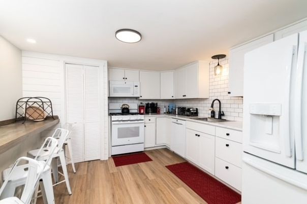 Interior, Kitchen, Pendant Lights, Recessed Lighting, Wood Texture Flooring