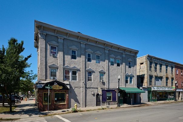 Exterior, Facade, Rowhouse