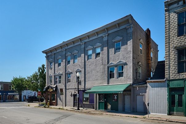 Exterior, Facade, Rowhouse