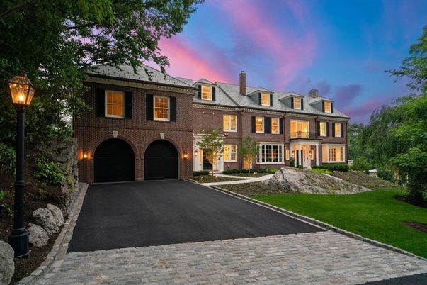Attached, Exterior, Facade, Brick Facade, Georgian