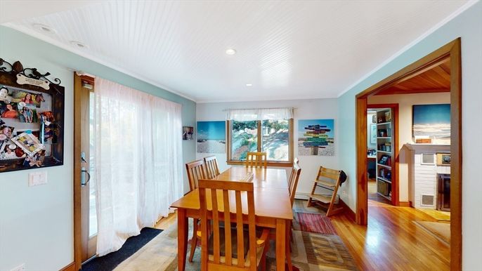 Dining room, Interior, Recessed Lighting, Wood Texture Flooring