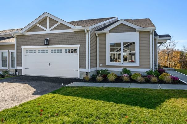 Attached, Exterior, Facade, American Craftsman