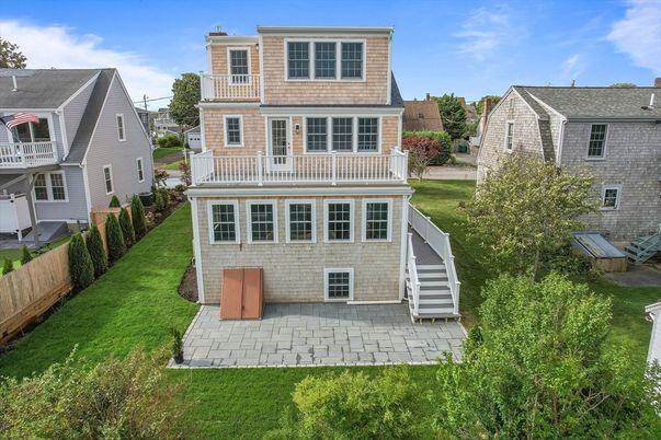 Backyard, Exterior, Facade, American Foursquare