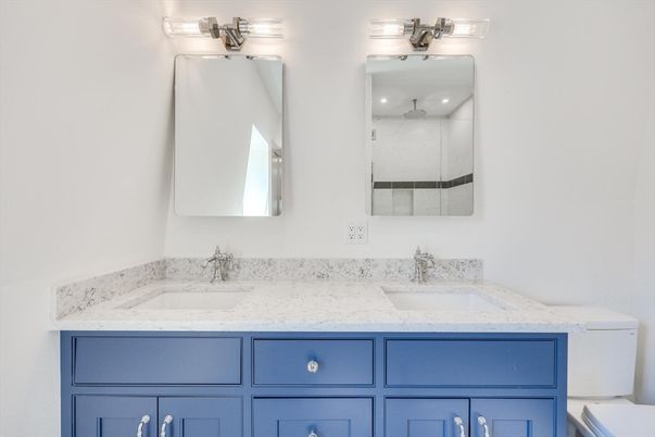 Bathroom, Dual Sink Vanities, Interior