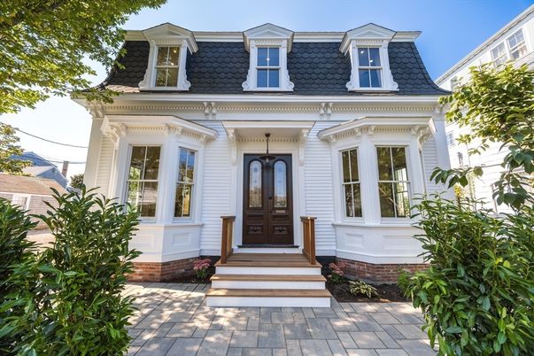 Exterior, Facade, Queen Anne Victorian