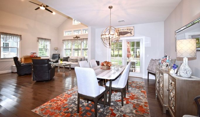 Chandelier, Dining room, Interior, Living room, Pendant Lights, Wood Texture Flooring