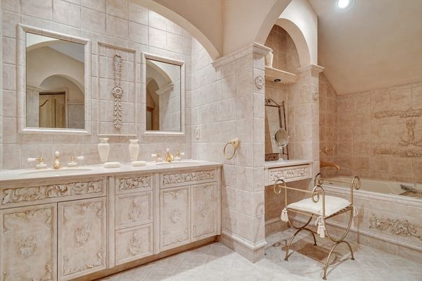 Bathroom, Dual Sink Vanities, Interior, Recessed Lighting