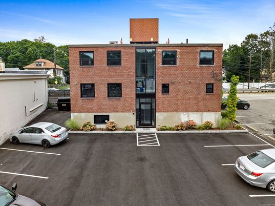 Exterior, Facade, Brick Facade, Rowhouse