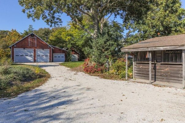 Backyard, Detached Garage, Exterior