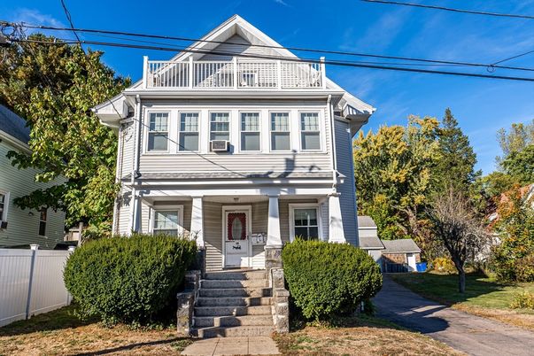 Exterior, Facade, Queen Anne Victorian