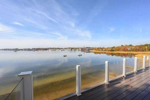 Exterior, Lake
