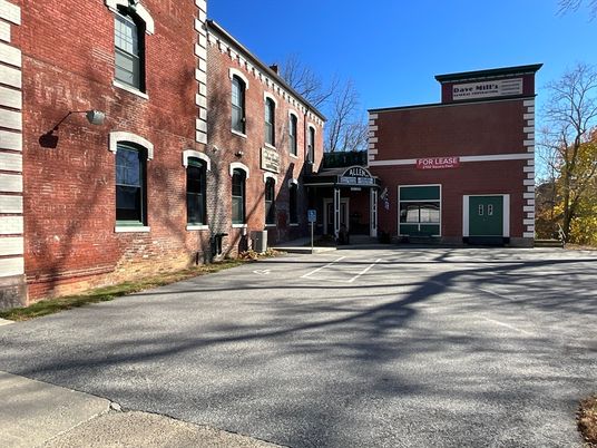 Exterior, Facade, Brick Facade, Rowhouse