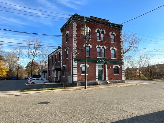 Exterior, Facade, Brick Facade, Rowhouse