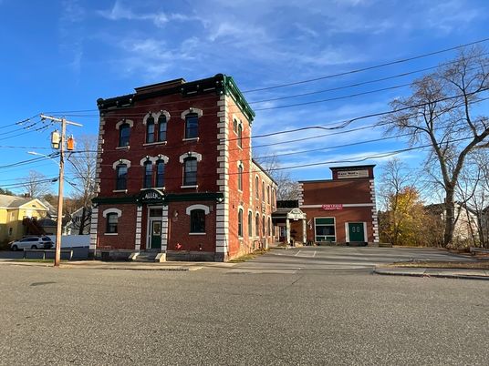 Exterior, Facade, Brick Facade, Rowhouse