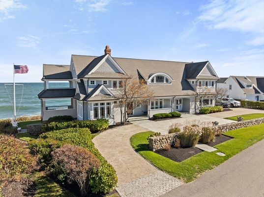 Exterior, Facade, Water, Queen Anne Victorian
