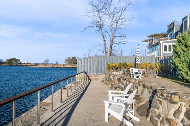 Exterior, Lake