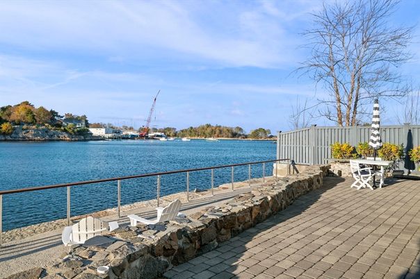 Exterior, Lake