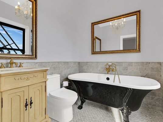 Bathroom, Chandelier, Free Standing Baths, Interior
