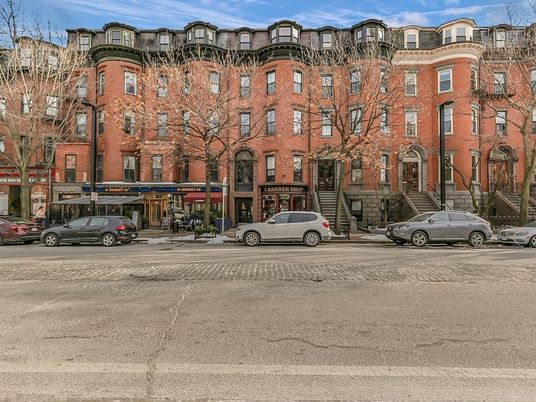 Exterior, Facade, Rowhouse