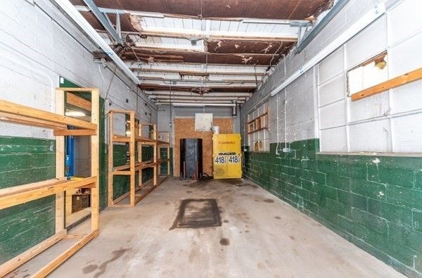 Garage, Interior