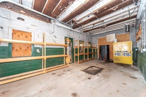 Garage, Interior, Wooden Beams