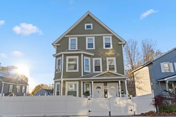 Exterior, Facade, Queen Anne Victorian