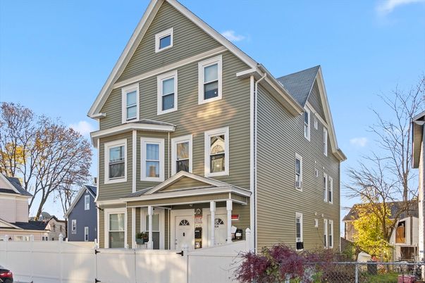 Exterior, Facade, Queen Anne Victorian