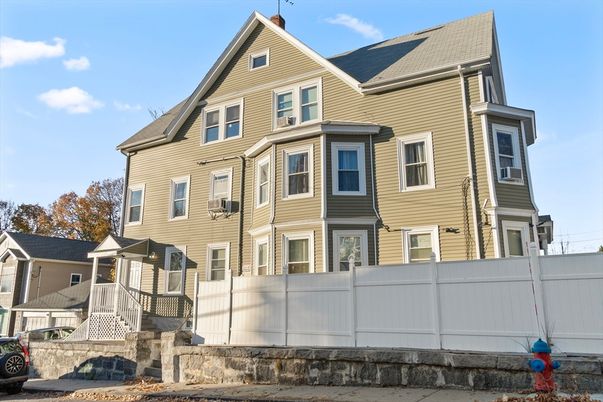 Exterior, Facade, Queen Anne Victorian