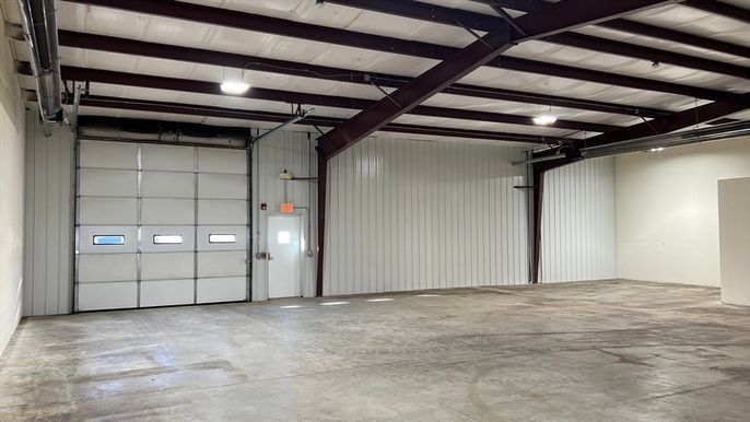 Garage, Interior, Wooden Beams