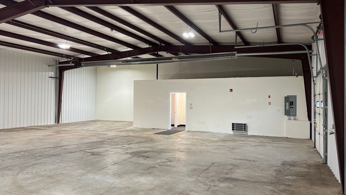 Garage, Interior, Wooden Beams