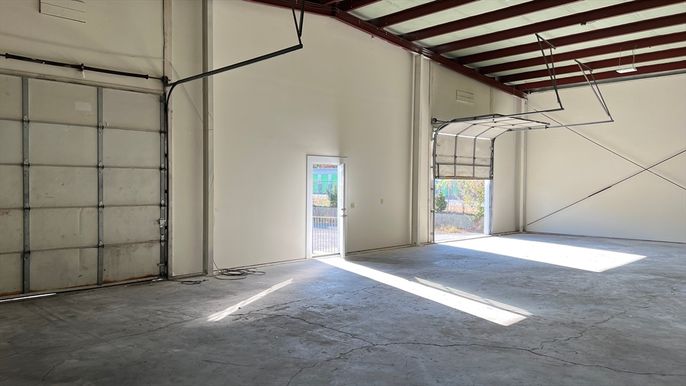 Garage, Interior, Wooden Beams