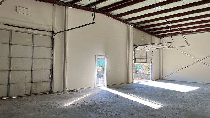 Garage, Interior, Wooden Beams