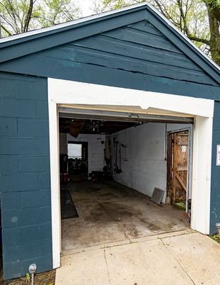 Detached Garage, Exterior